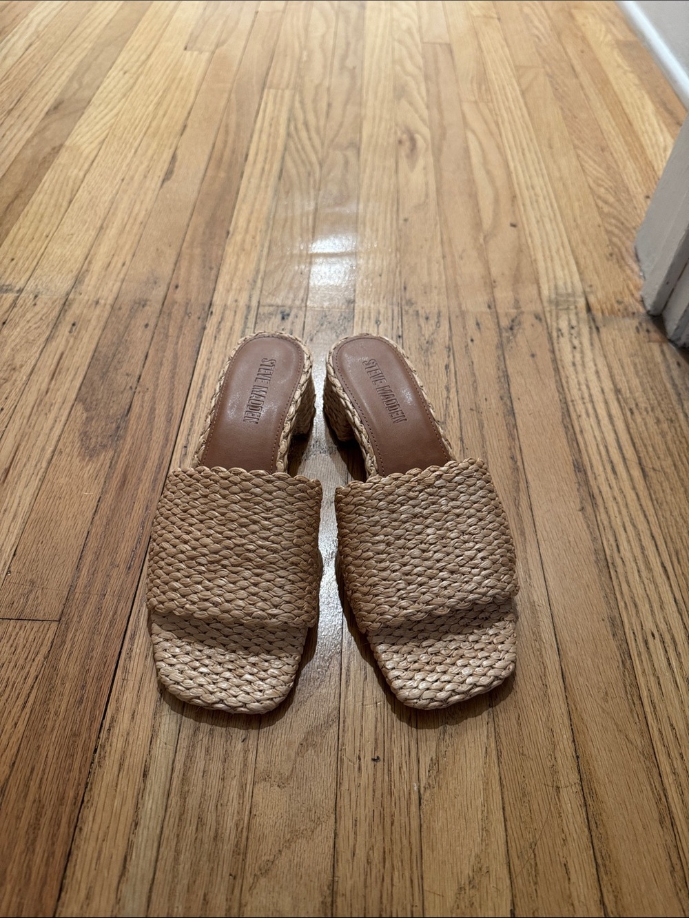 Steve Madden MONTGOMERY
Color: RAFFIA
Size: 7.5